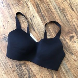 34DD Lululemon sports bra NEW without tags